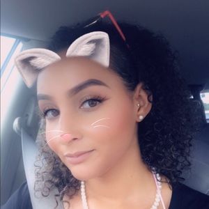 Meet your Posher, April